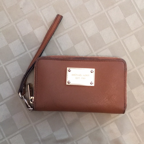 Michael Kors Handbags - Michael Kors Wristlet Wallet